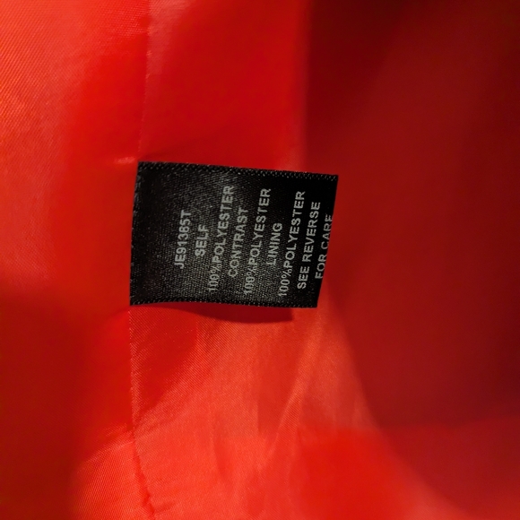 Red cape jacket - Picture 2 of 6